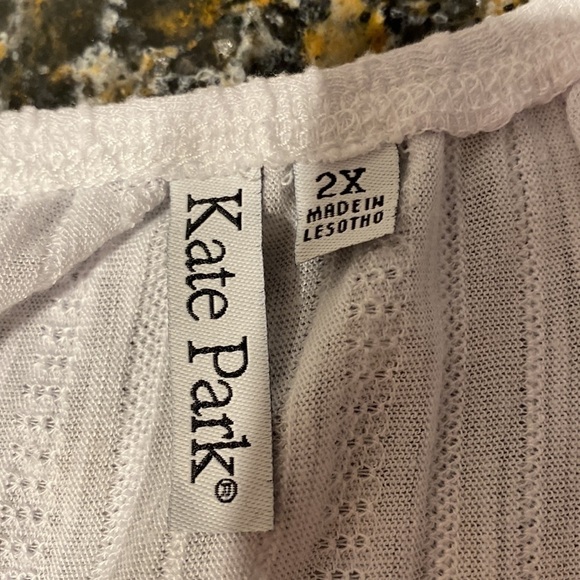 E womens Kate Park solid white cap sleeve stretch plus size top 2x - Picture 3 of 3